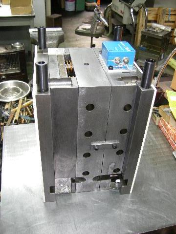キスラー6190Ａ　金型内の圧力と樹脂表面温度を同時に測定できるセンサの取付け